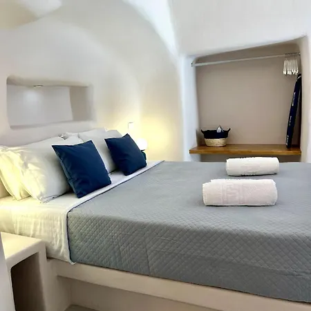 Okeanos 3, Sea & Garden View Villa Foinikia (Santorini)